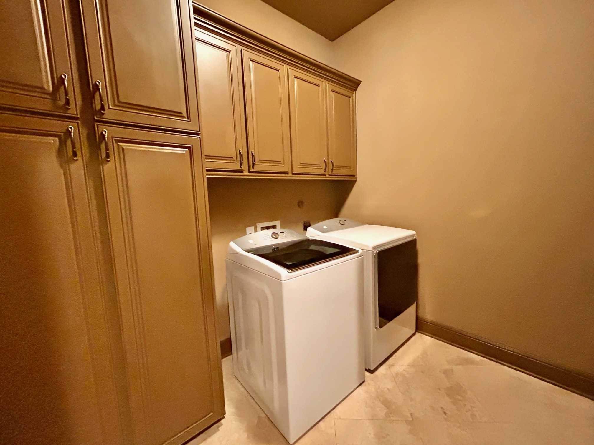 7511 Raes Creek Drive Spring, TX 77389 - Photo 39 of 41 a utility room with dryer and washer