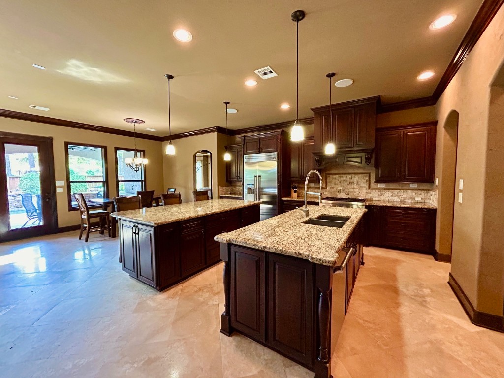 7511 Raes Creek Drive Spring, TX 77389 - Photo 9 of 41 a large kitchen with a large counter top