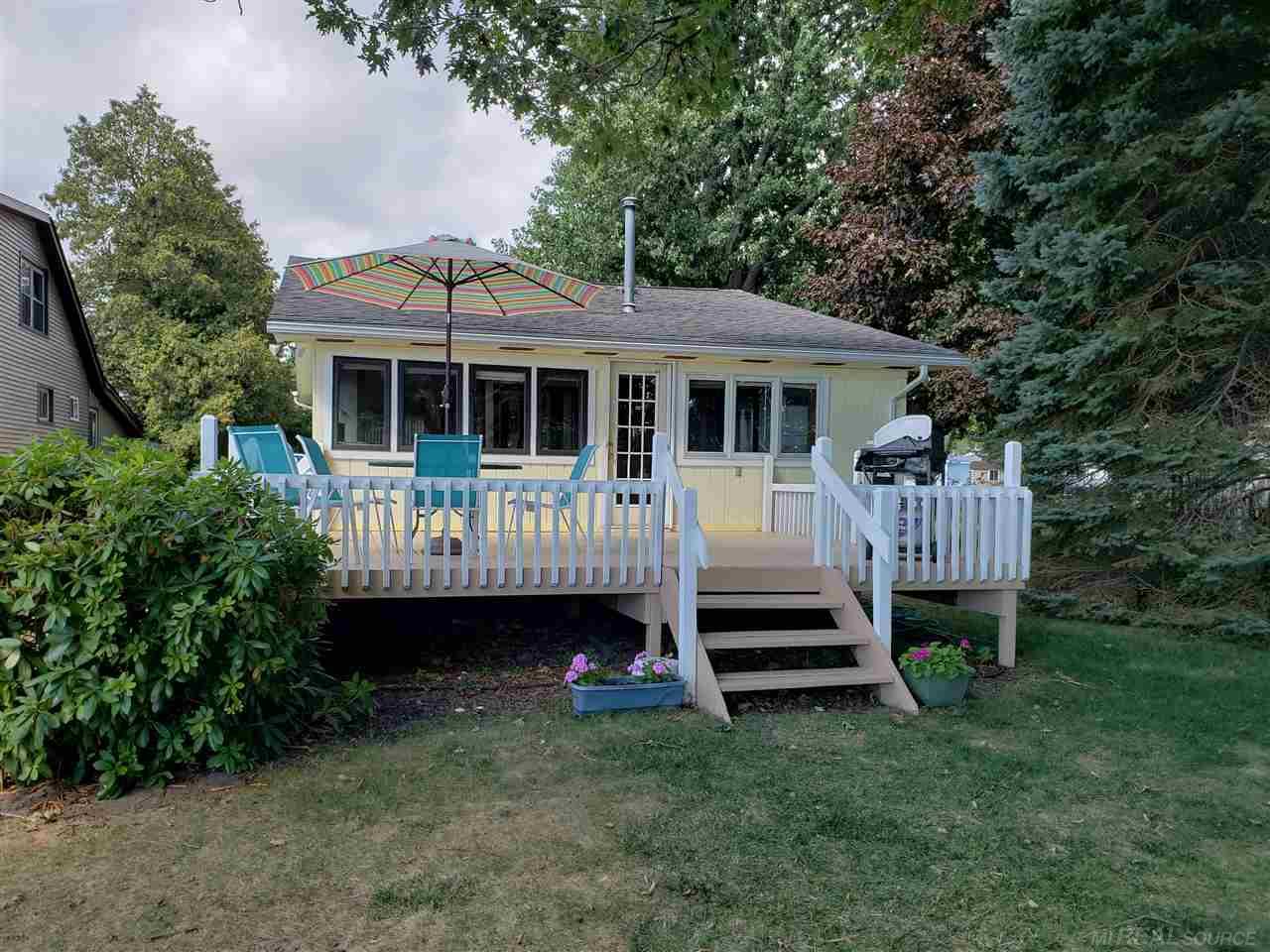 6109 Lakeshore Road Lexington, MI 48450 - Photo 3 of 31 31391900-2.JPG
