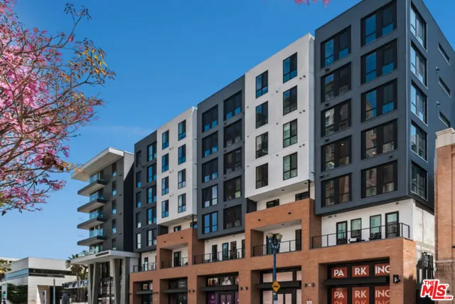 $2,425 | 250 East Broadway, Unit 502, Long Beach, CA 90802