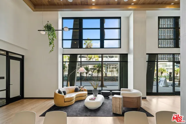 $2,425 | 250 East Broadway, Unit 502, Long Beach, CA 90802