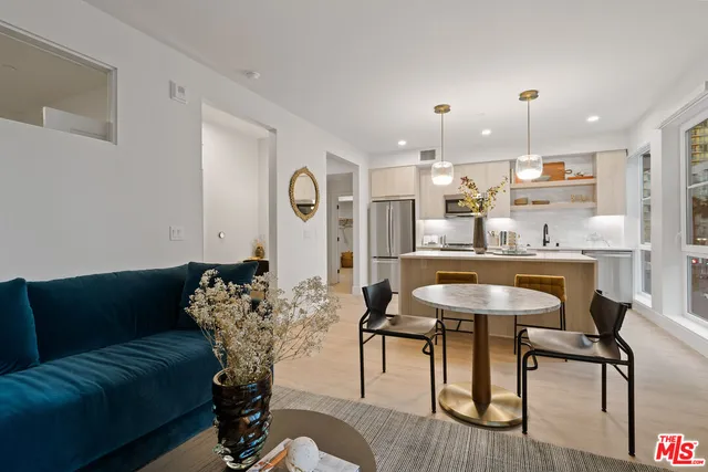 $2,425 | 250 East Broadway, Unit 502, Long Beach, CA 90802