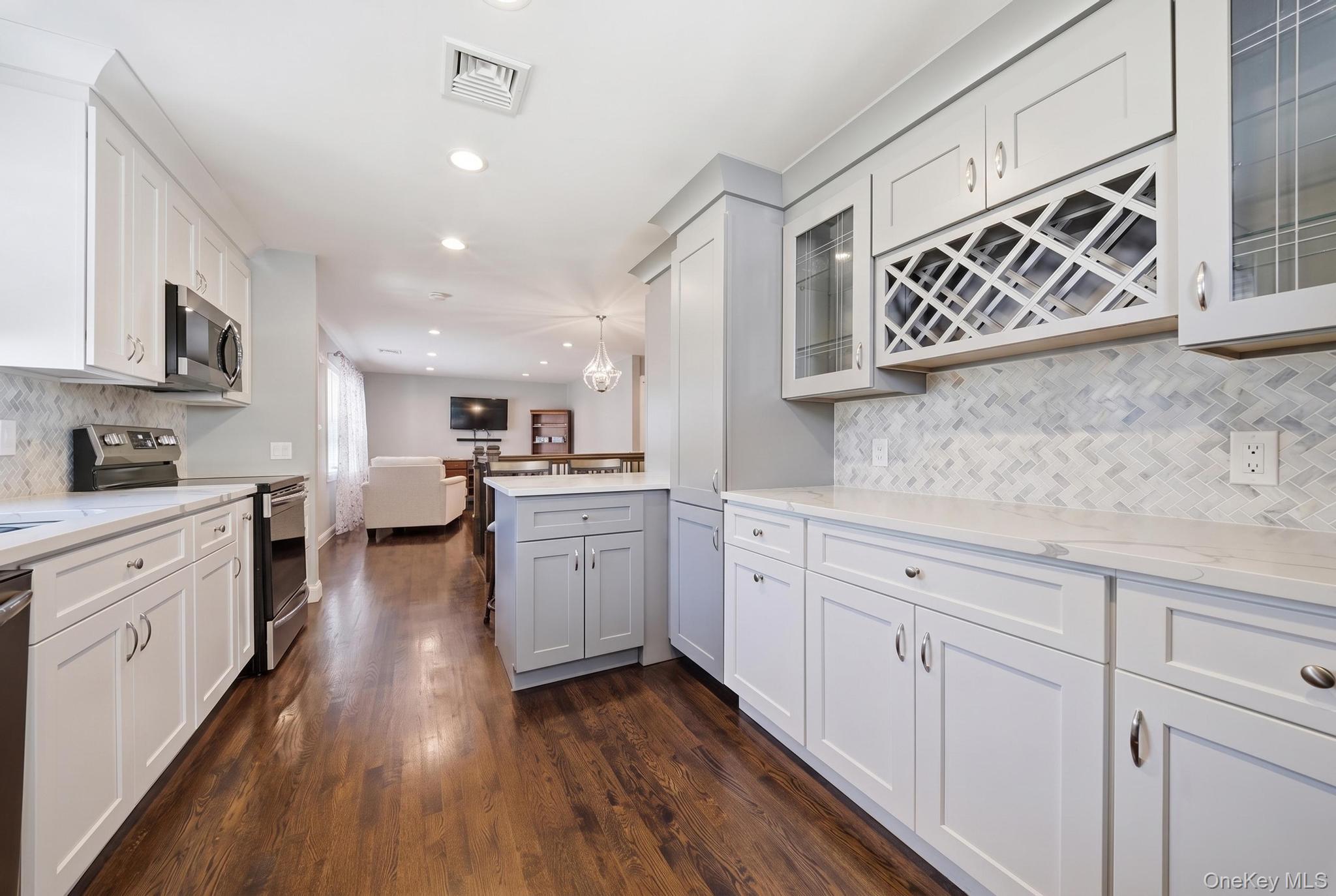 18 Devon Road Bethpage, NY 11714 - Photo 9 of 31 Gallery Image 9
