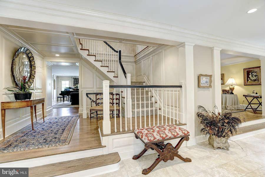 11005 Cripplegate Road Potomac, MD 20854 - Photo 2 of 23 Foyer