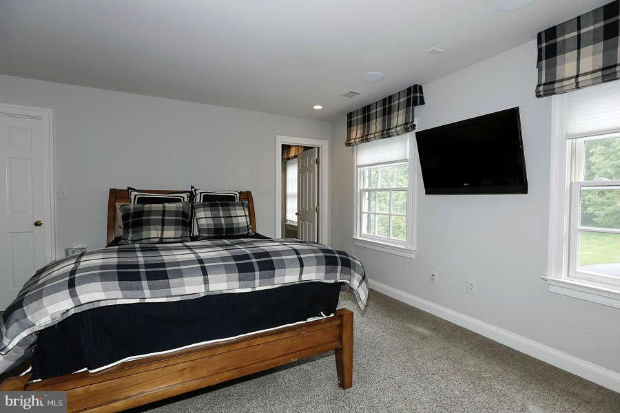 11005 Cripplegate Road Potomac, MD 20854 - Photo 13 of 23 Bedroom
