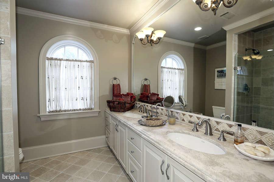 11005 Cripplegate Road Potomac, MD 20854 - Photo 16 of 23 Full Bathroom