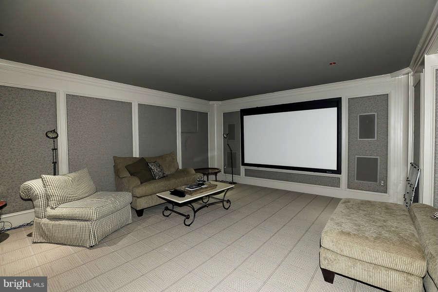 11005 Cripplegate Road Potomac, MD 20854 - Photo 18 of 23 Entertainment Center