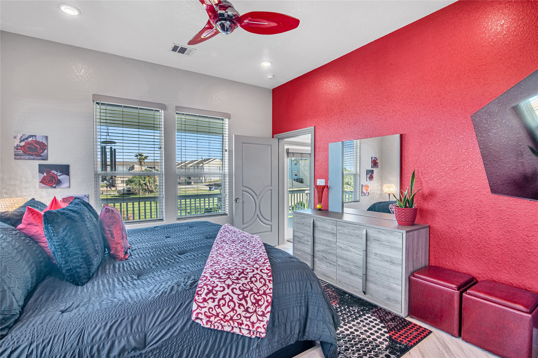 3709 Rice Street Galveston, TX 77554 - Photo 25 of 46 a living room with furniture