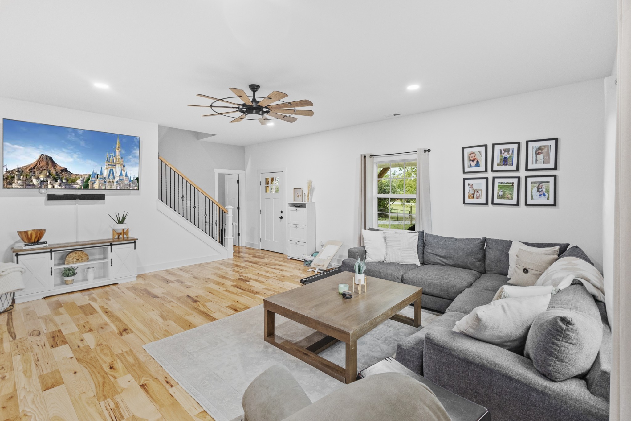 607 Old Columbia Road Unionville, TN 37180 - Photo 11 of 46 a living room with furniture and wooden floor