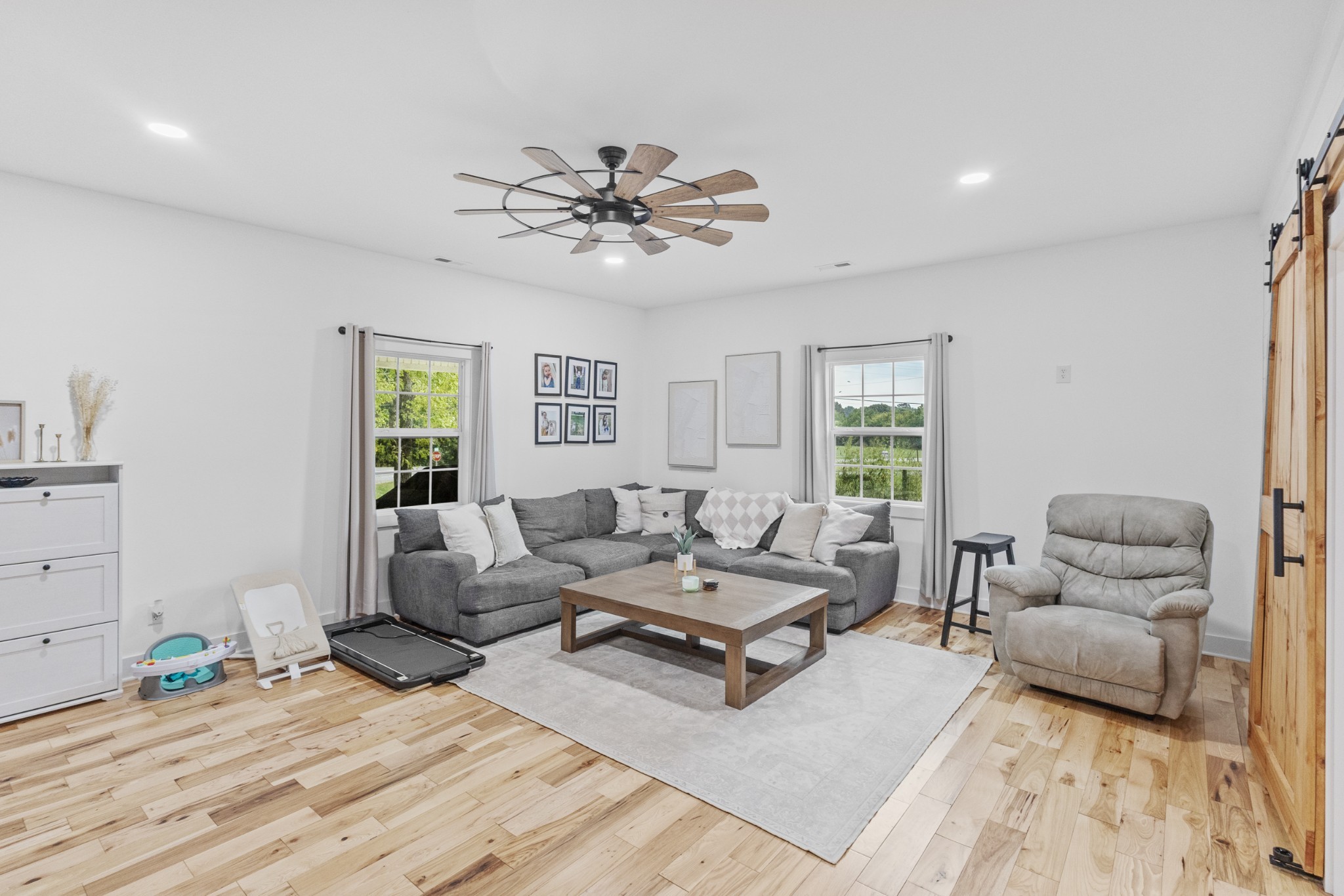 607 Old Columbia Road Unionville, TN 37180 - Photo 12 of 46 a living room with furniture and a large window