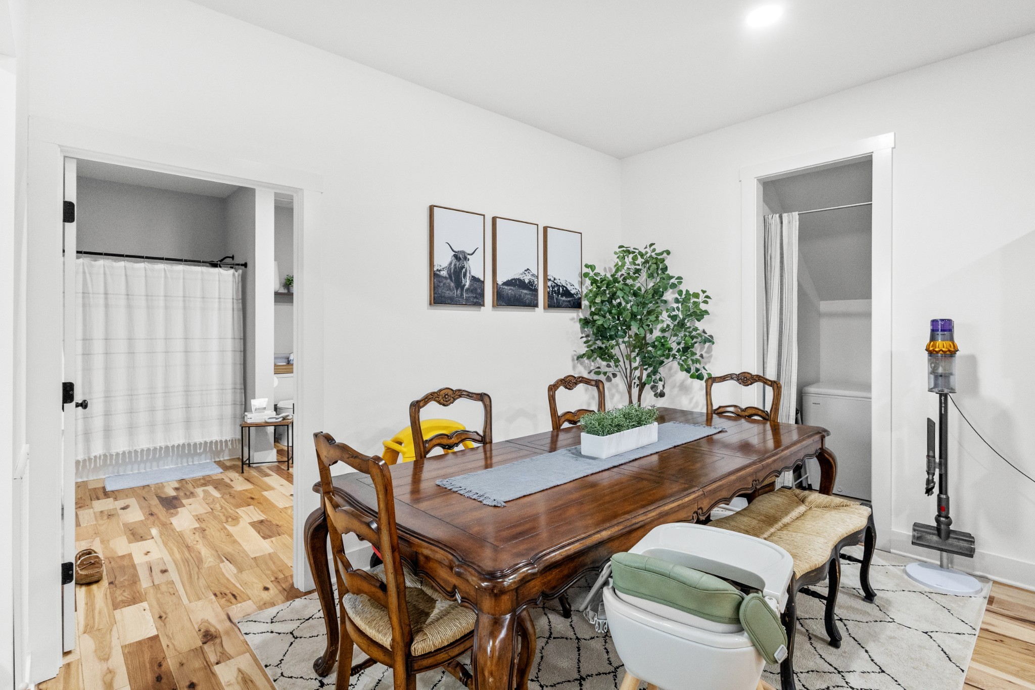 607 Old Columbia Road Unionville, TN 37180 - Photo 19 of 46 a dining room with furniture and wooden floor