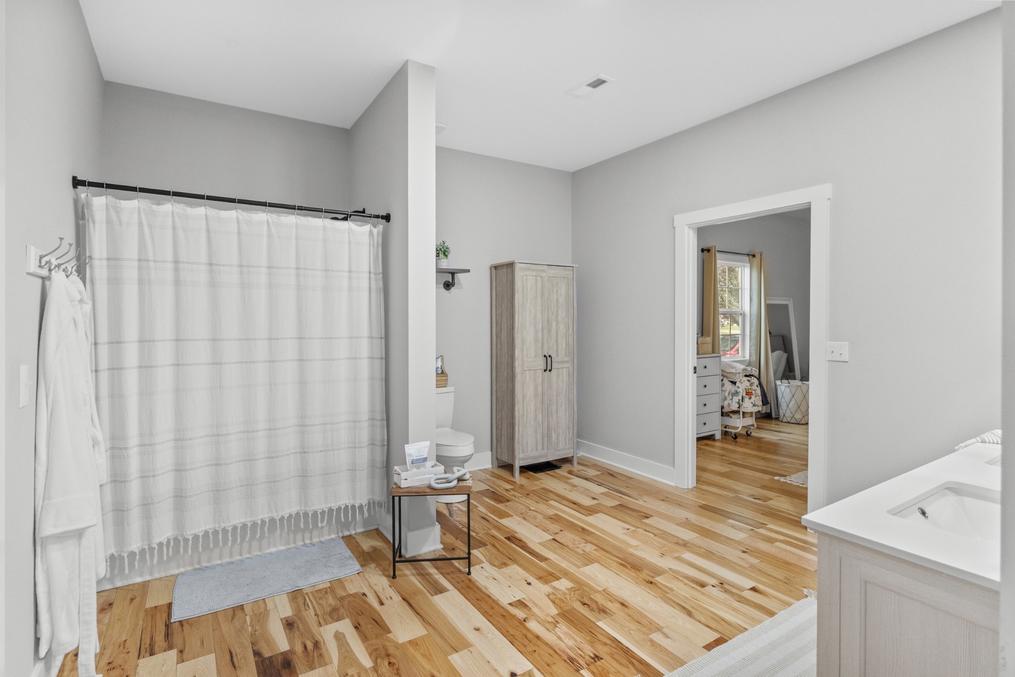 607 Old Columbia Road Unionville, TN 37180 - Photo 26 of 46 a bathroom with a sink and a mirror