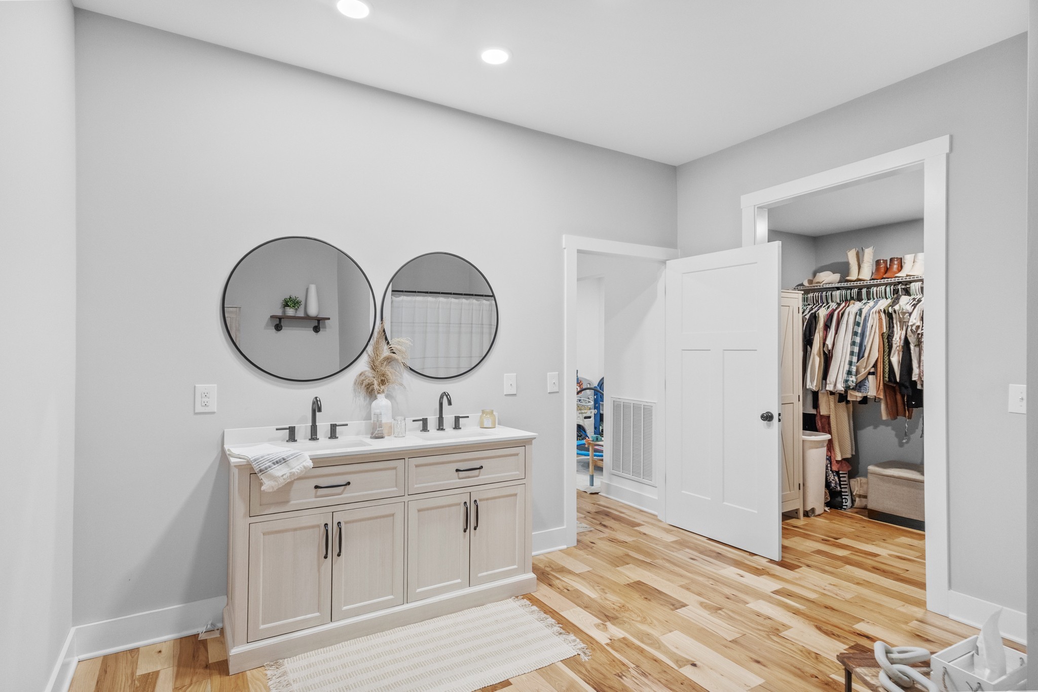 607 Old Columbia Road Unionville, TN 37180 - Photo 29 of 46 a room with a sink a mirror and a light fixture