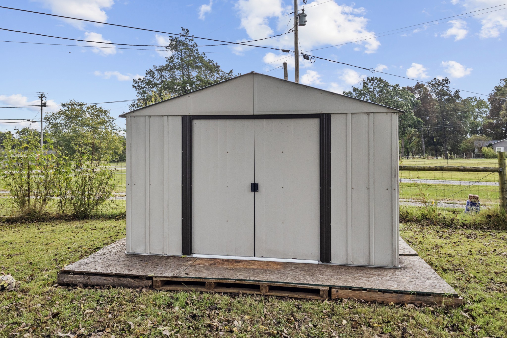 607 Old Columbia Road Unionville, TN 37180 - Photo 43 of 46 a front view of a house with a yard