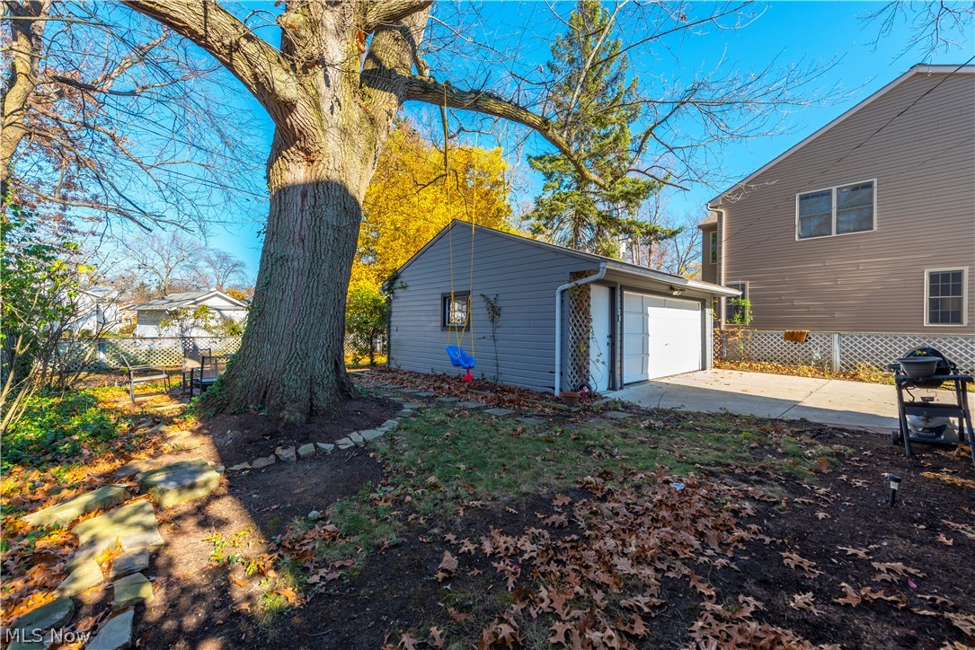 24224 Russell Road Bay Village, OH 44140 - Photo 25 of 34