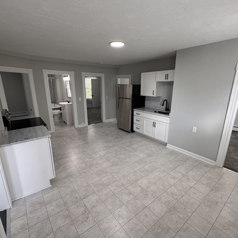 77 Oak Street, Unit 2 Gardner, MA 01440 - Photo 3 of 16 Gallery Image 3