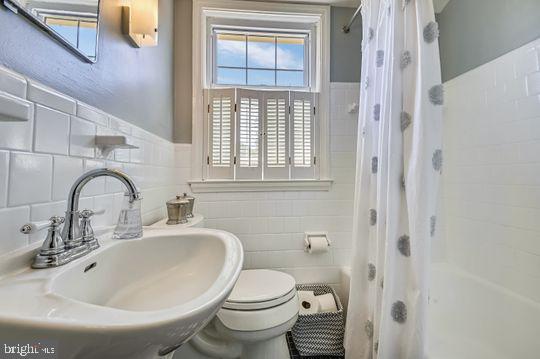 1632 Loch Ness Road Baltimore, MD 21286 - Photo 19 of 41 Updated Full Bathroom on upper level.