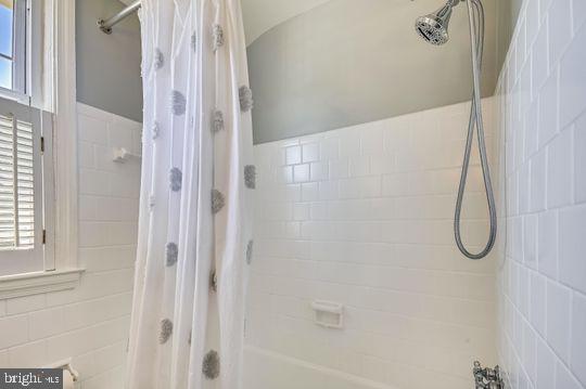 1632 Loch Ness Road Baltimore, MD 21286 - Photo 20 of 41 Upper Level Bathroom.