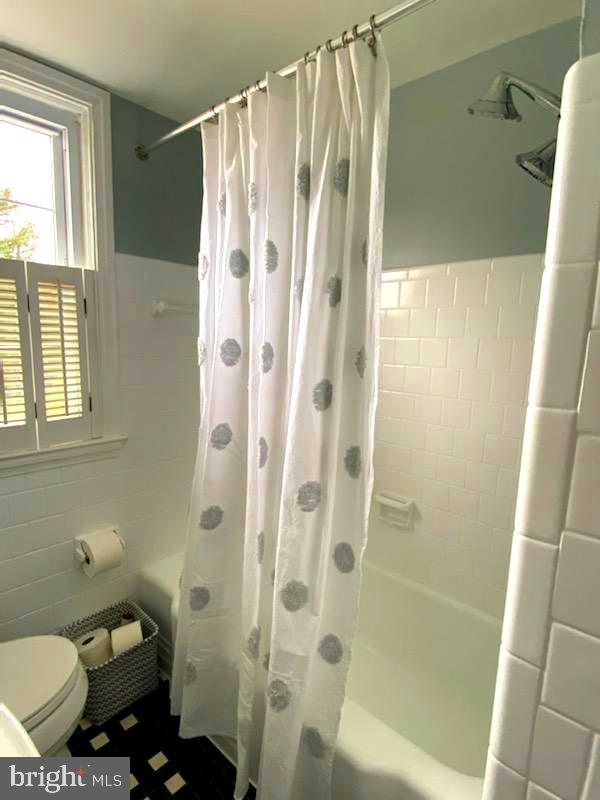 1632 Loch Ness Road Baltimore, MD 21286 - Photo 21 of 41 Upper Level Bathroom.