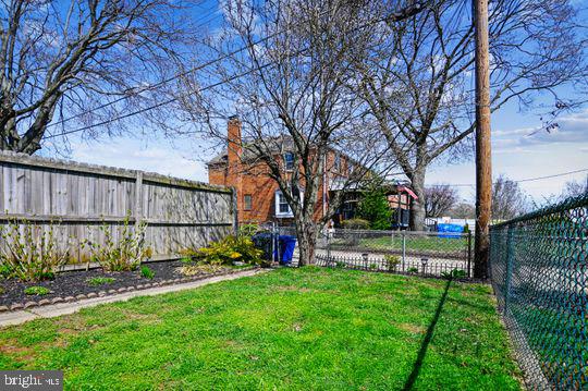 1632 Loch Ness Road Baltimore, MD 21286 - Photo 33 of 41 Manageable backyard!