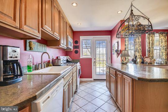 1632 Loch Ness Road Baltimore, MD 21286 - Photo 10 of 41 Bakers rack (pot rack) above Island conveys.