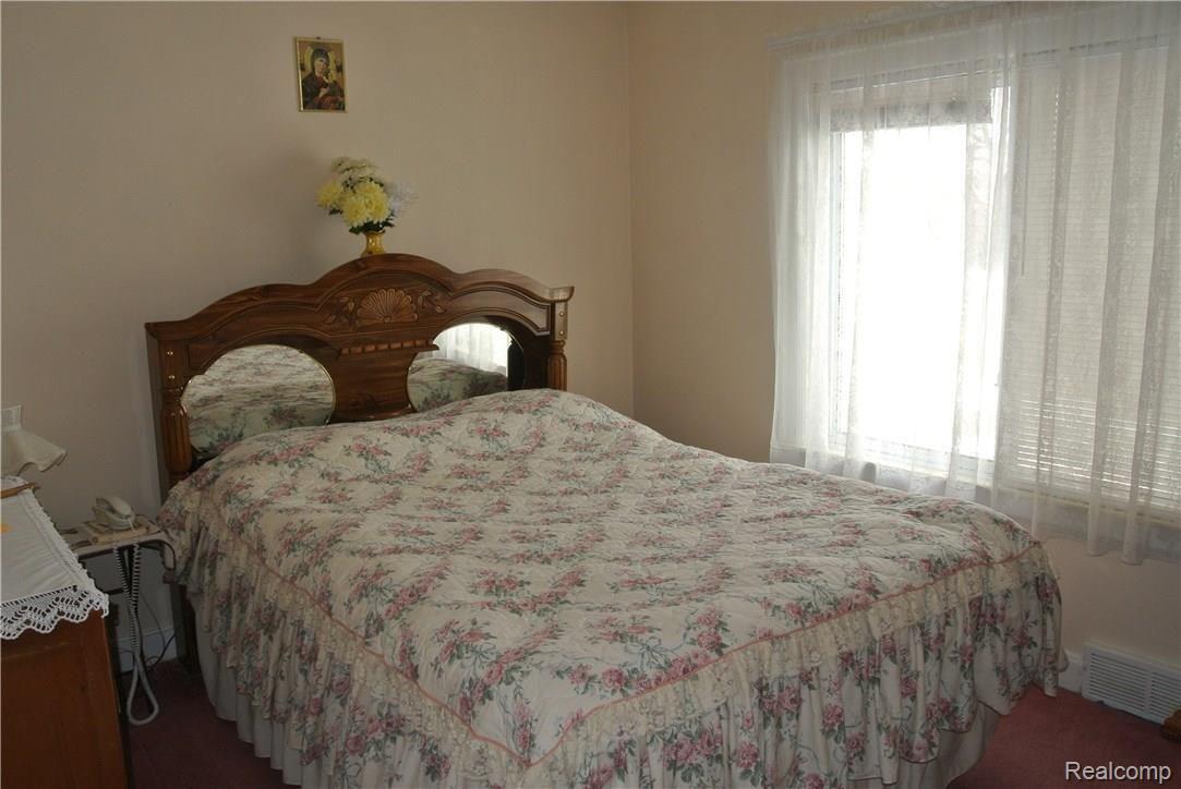 6452 Schaefer Road Dearborn, MI 48126 - Photo 8 of 14 DSC_0764.JPG