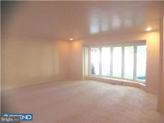 9230 Darlington Road Philadelphia, PA 19115 - Photo 2 of 12 Living Room