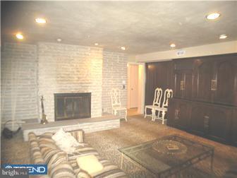 9230 Darlington Road Philadelphia, PA 19115 - Photo 7 of 12 Family Room