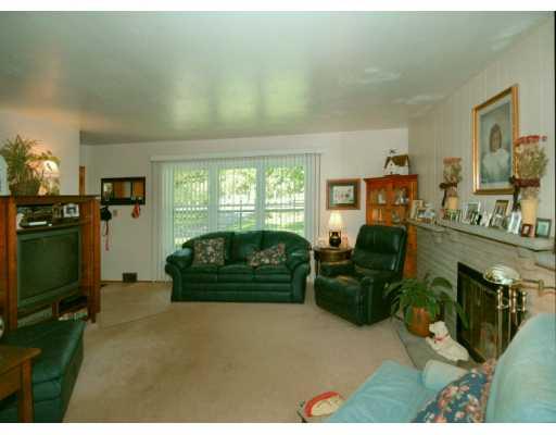9262 Peebles Road Allison Park, PA 15101 - Photo 2 of 8 Living Room.