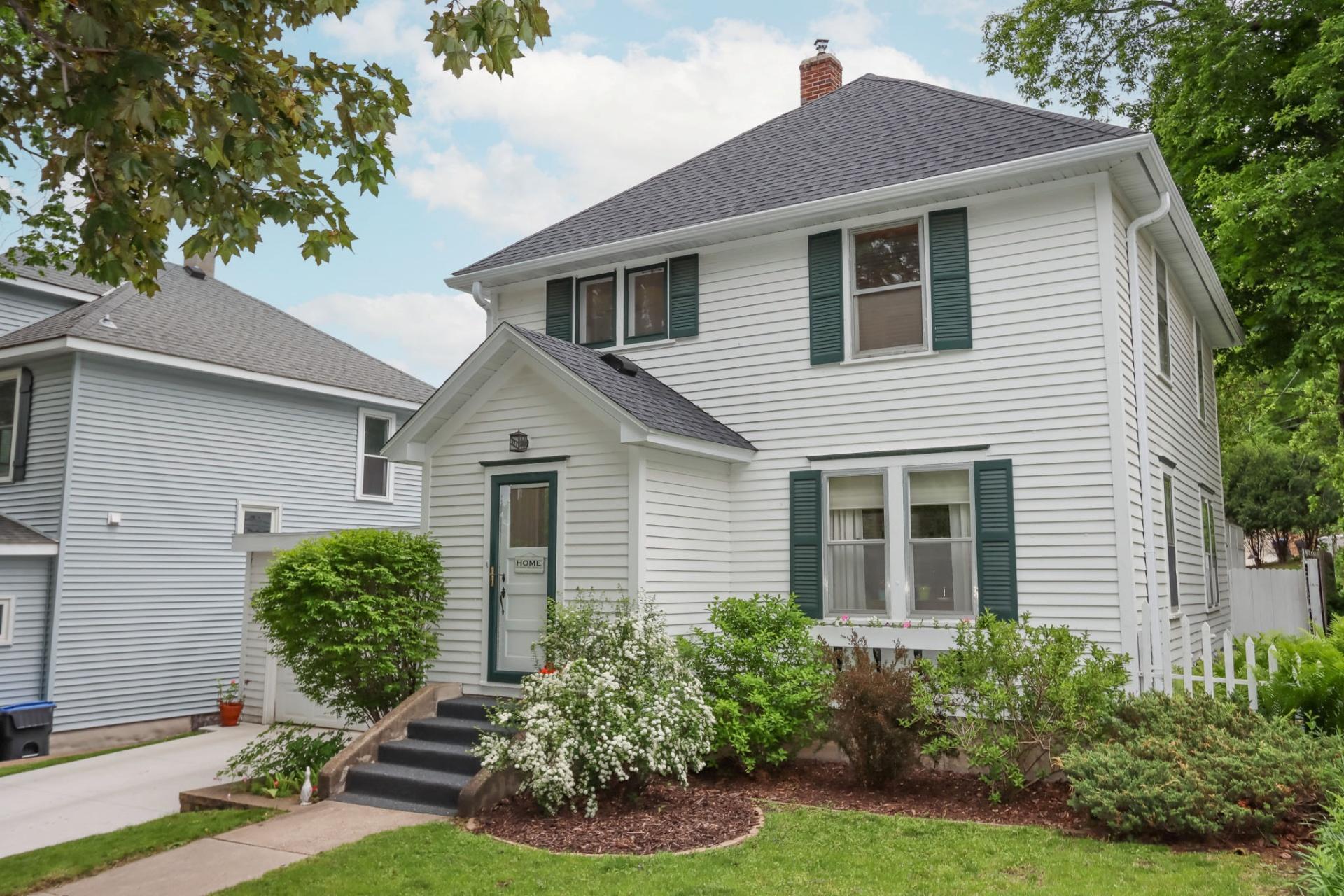 321 Center Street Mankato, MN 56001 - Photo 2 of 50