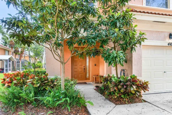 $377,500 | 410 Rainbow Springs Terrace, Unit 410, Royal Palm Beach, FL 33411