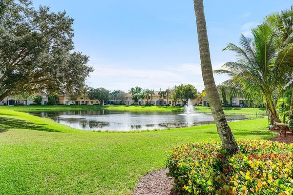 $377,500 | 410 Rainbow Springs Terrace, Unit 410, Royal Palm Beach, FL 33411