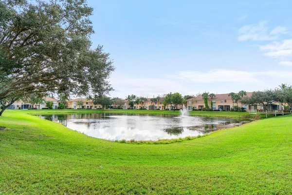 $377,500 | 410 Rainbow Springs Terrace, Unit 410, Royal Palm Beach, FL 33411