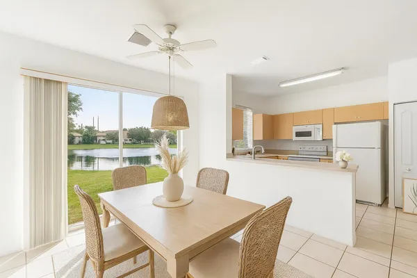 $377,500 | 410 Rainbow Springs Terrace, Unit 410, Royal Palm Beach, FL 33411