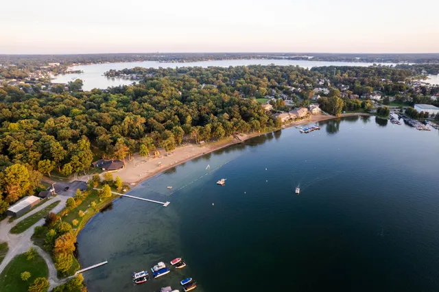 $1,750 | 169 Gateway Drive, Waterford, MI 48328