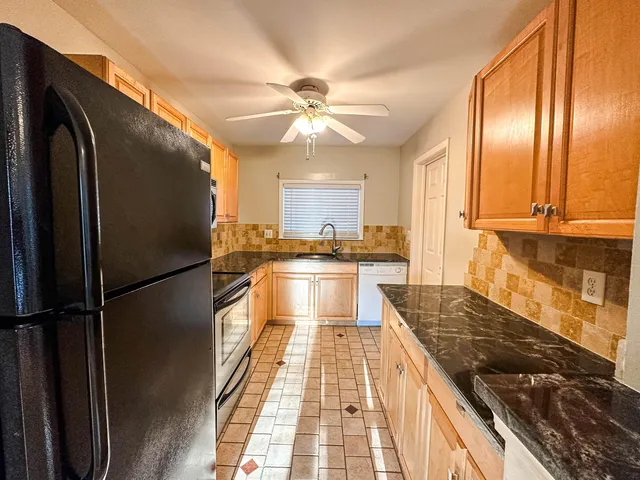 $1,750 | 169 Gateway Drive, Waterford, MI 48328