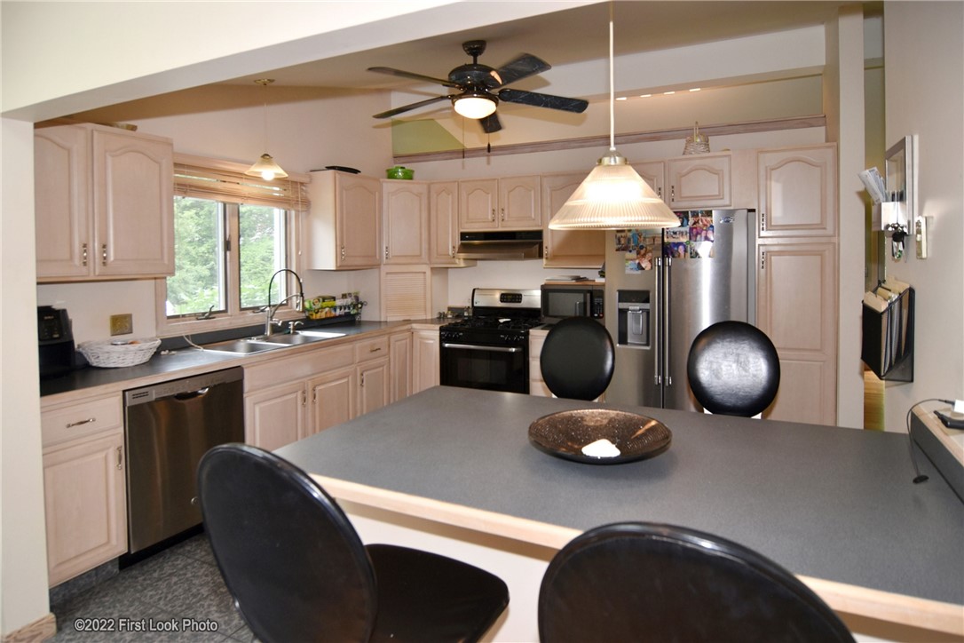 26 Mohawk Trail Narragansett, RI 02882 - Photo 5 of 40