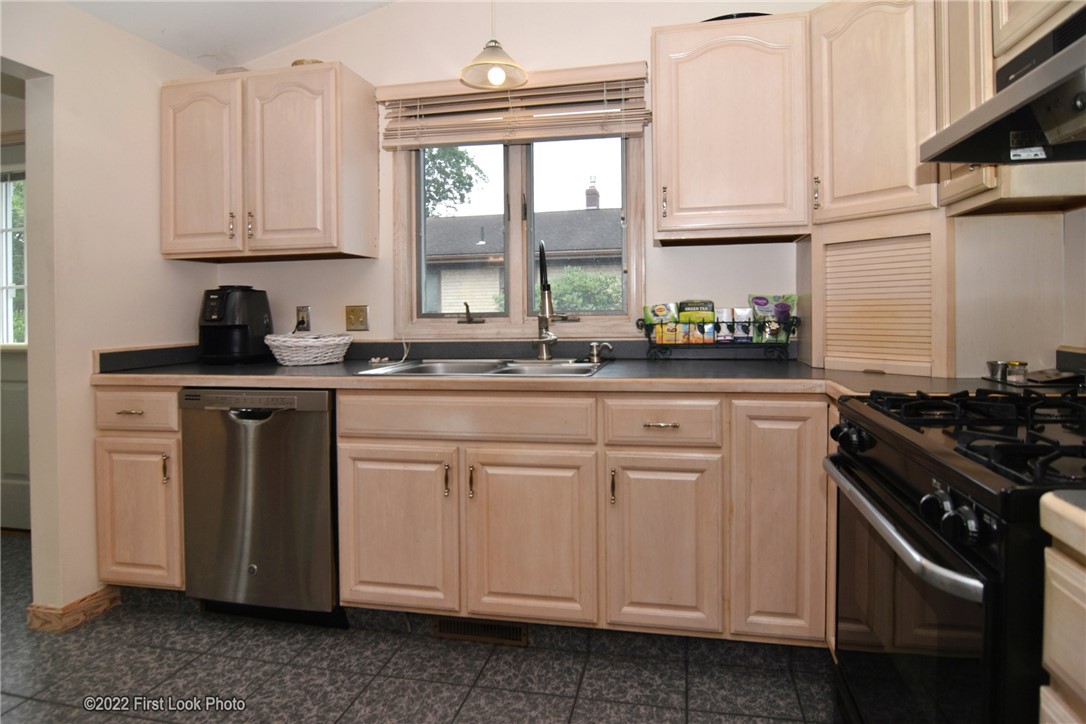 26 Mohawk Trail Narragansett, RI 02882 - Photo 9 of 40