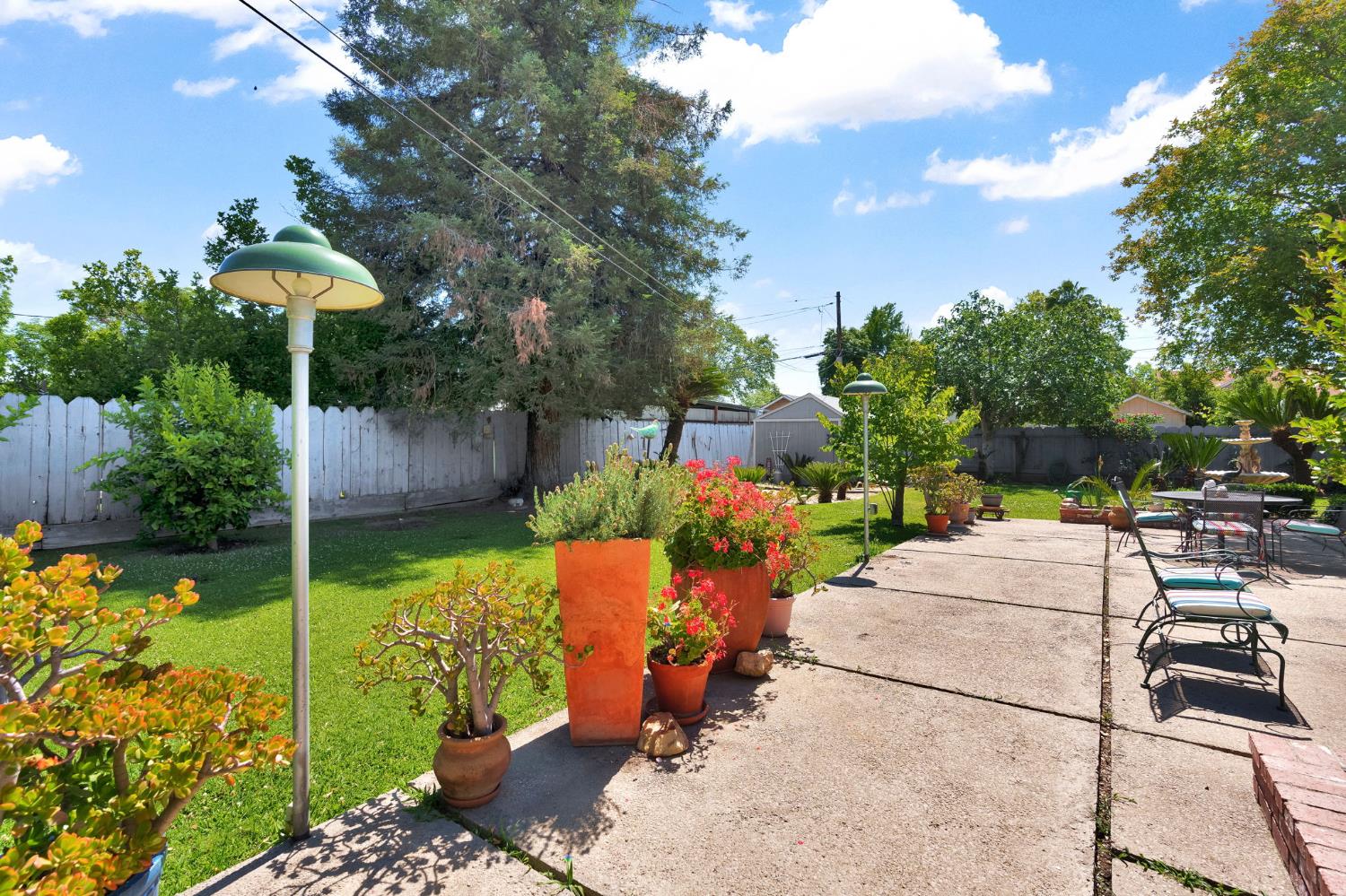 200 Lyons Street Madera, CA 93638 - Photo 29 of 32 a garden view with a seating space