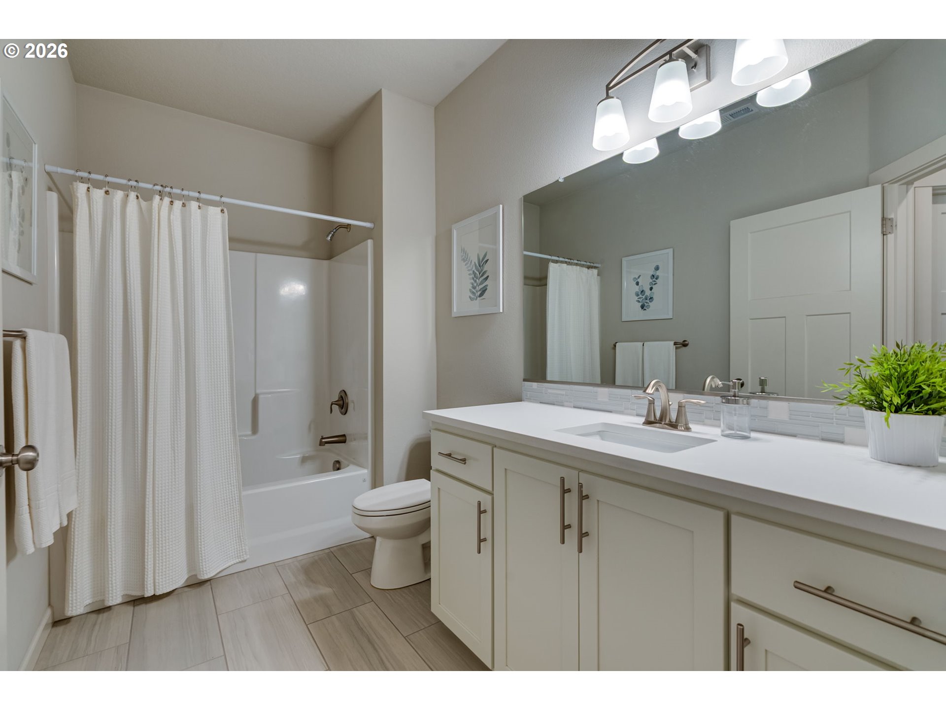 116 Northeast 19th Avenue Canby, OR 97013 - Photo 29 of 44 Bedroom