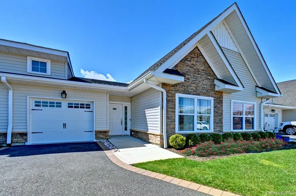 $649,900 | 3105 Fox Hill Drive, Baiting Hollow, NY 11933