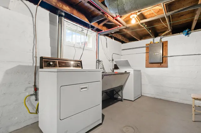 $169,000 | 828 Iroquois Avenue, St. Paul, MN 55119