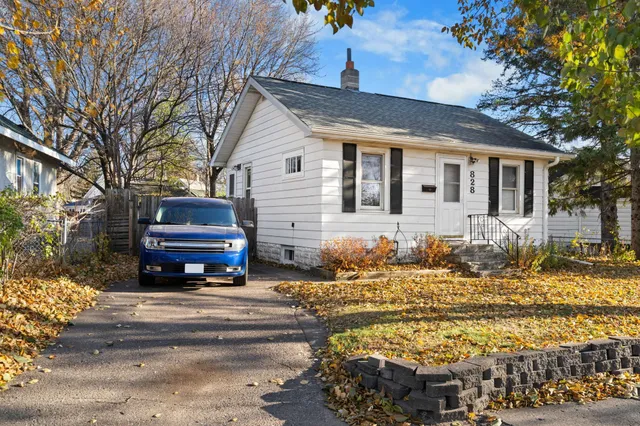$169,000 | 828 Iroquois Avenue, St. Paul, MN 55119