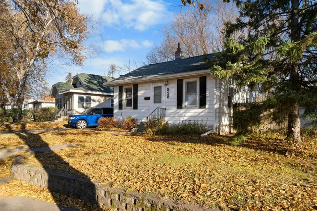 $169,000 | 828 Iroquois Avenue, St. Paul, MN 55119