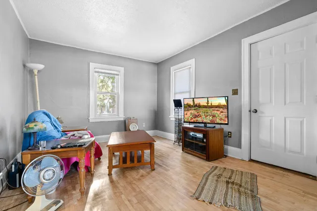 $169,000 | 828 Iroquois Avenue, St. Paul, MN 55119