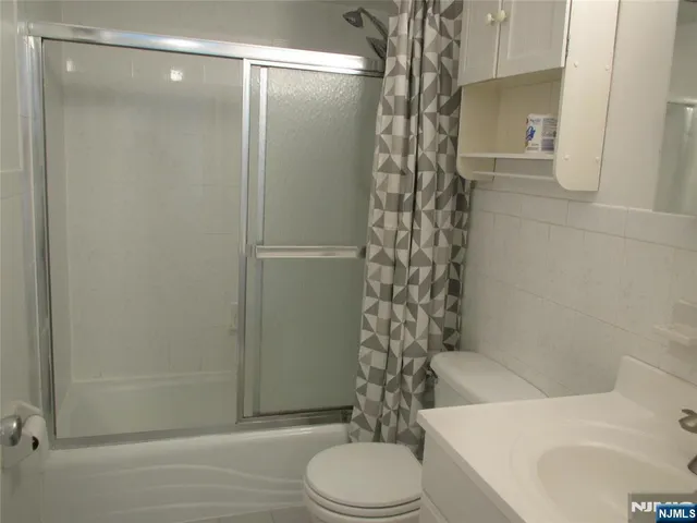 $2,350 | 360 Ridge Road, Unit 1, Lyndhurst, NJ 07071