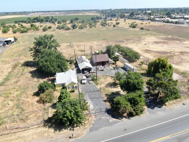 $1,600,000 | 209 E Highway, Lodi, CA 95242