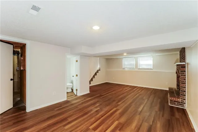 $2,045 | 513 Northeast Grant Drive, Blue Springs, MO 64014