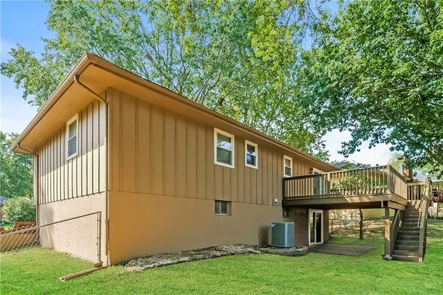 $2,045 | 513 Northeast Grant Drive, Blue Springs, MO 64014