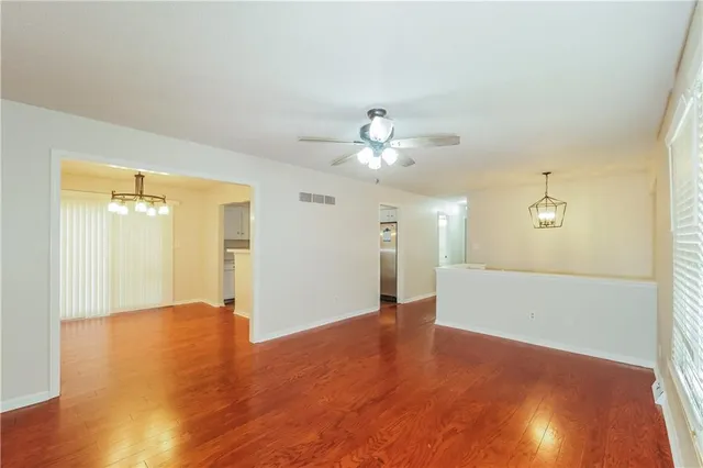 $2,045 | 513 Northeast Grant Drive, Blue Springs, MO 64014